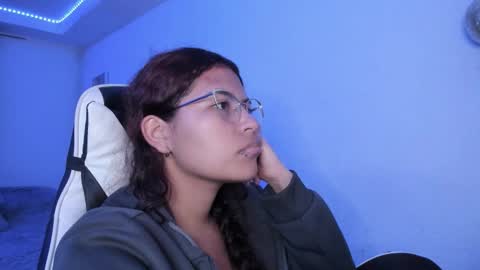 Snapshot of ladybrown_16 chatting on 09-27-25, 02:38 Lady online show from 09-27-25, 02:38