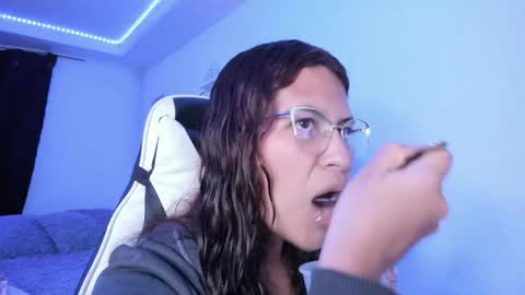 Snapshot of ladybrown_16 chatting on 09-30-25, 02:38 Lady online show from 09-30-25, 02:38