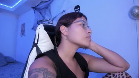 Snapshot of ladybrown_16 chatting on 10-09-25, 02:42 Lady online show from 10-09-25, 02:42