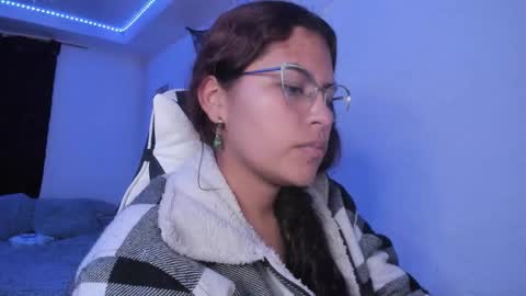 Snapshot of ladybrown_16 chatting on 10-11-25, 07:29 Lady online show from 10-11-25, 07:29