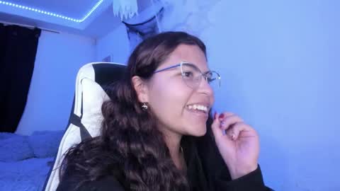 Snapshot of ladybrown_16 chatting on 10-14-25, 03:07 Lady online show from 10-14-25, 03:07