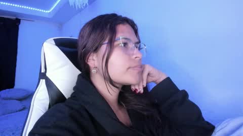 Snapshot of ladybrown_16 chatting on 10-22-25, 02:01 Lady online show from 10-22-25, 02:01