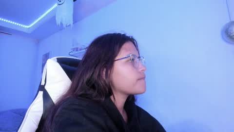 Snapshot of ladybrown_16 chatting on 10-23-25, 02:44 Lady online show from 10-23-25, 02:44