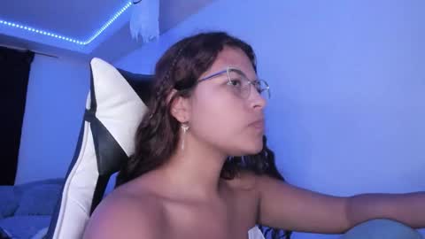 Snapshot of ladybrown_16 chatting on 10-25-25, 01:57 Lady online show from 10-25-25, 01:57