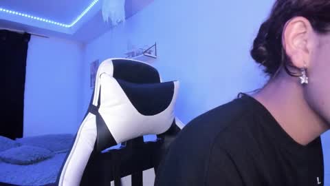 Snapshot of ladybrown_16 chatting on 10-26-25, 02:28 Lady online show from 10-26-25, 02:28