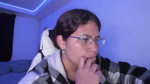 Snapshot of ladybrown_16 chatting on 11-09-25, 02:10 Lady online show from 11-09-25, 02:10