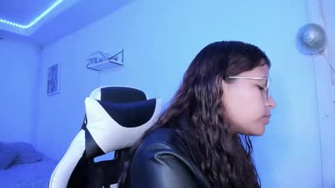  Lady  online show from 11-18-25, 02:06