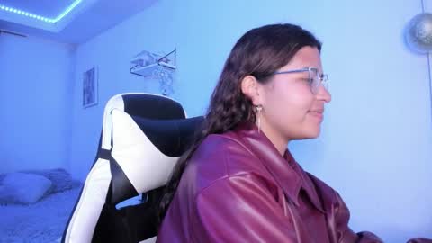  Lady  online show from 12-15-25, 01:54