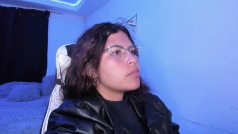  Lady  online show from 12-21-25, 03:57