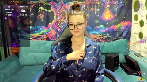 LadyDrummer online show from 12-16-25, 10:59