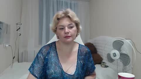 Snapshot of ladyelina chatting on 09-09-25, 06:13 ladyelina online show from 09-09-25, 06:13