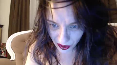 Snapshot of ladygilda chatting on 01-25-25, 08:00 LADYGILDA online show from 01-25-25, 08:00