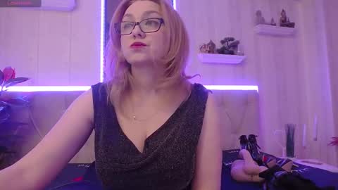  Lady Jeen    Back on Sunday 8th of December online show from 02-18-25, 07:54