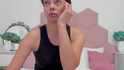 Lia online show from 01-10-25, 04:54