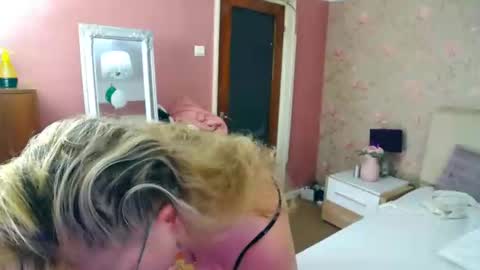 Snapshot of ladymariahx chatting on 02-22-25, 04:40 ladymariahx online show from 02-22-25, 04:40