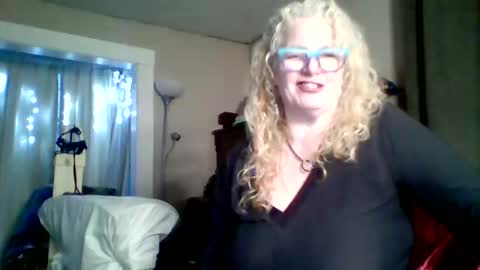 Snapshot of ladymeadowlark chatting on 03-10-25, 03:23 LadyMeadowlark online show from 03-10-25, 03:23