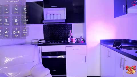 Snapshot of ladysweetts chatting on 12-24-24, 05:55 Lady online show from 12-24-24, 05:55