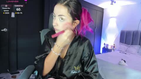 Snapshot of ladysweetts chatting on 12-29-24, 02:27 Lady online show from 12-29-24, 02:27