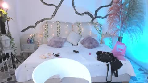 Snapshot of ladysweetts chatting on 10-14-25, 05:08 Lady online show from 10-14-25, 05:08