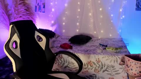 Lady  online show from 05-17-26, 02:53