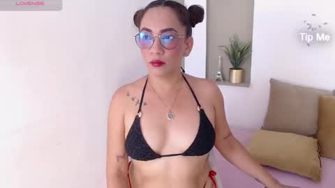 Snapshot of ladysweety01 chatting on 03-07-26, 07:11 Isabella online show from 03-07-26, 07:11