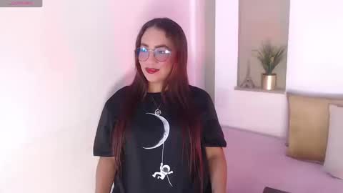 Snapshot of ladysweety01 chatting on 03-17-26, 08:34 Isabella online show from 03-17-26, 08:34