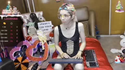 Snapshot of laflakita21 chatting on 12-13-24, 03:05 Skinnygirl online show from 12-13-24, 03:05