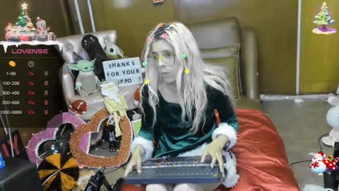 Snapshot of laflakita21 chatting on 12-17-24, 11:38 Skinnygirl online show from 12-17-24, 11:38