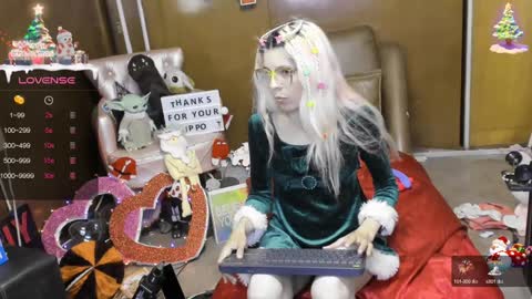 Snapshot of laflakita21 chatting on 12-24-24, 01:49 Skinnygirl online show from 12-24-24, 01:49