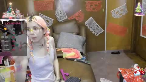 Snapshot of laflakita21 chatting on 02-12-25, 04:23 Skinnygirl online show from 02-12-25, 04:23