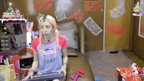 Snapshot of laflakita21 chatting on 02-14-25, 01:02 Skinnygirl online show from 02-14-25, 01:02