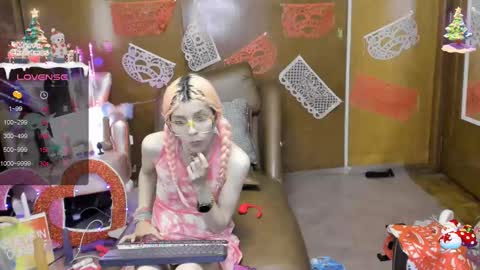 Snapshot of laflakita21 chatting on 02-15-25, 01:10 Skinnygirl online show from 02-15-25, 01:10