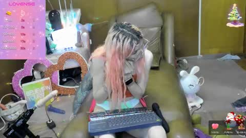 Snapshot of laflakita21 chatting on 10-11-25, 01:38 Skinnygirl online show from 10-11-25, 01:38