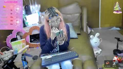 Snapshot of laflakita21 chatting on 10-19-25, 02:01 Skinnygirl online show from 10-19-25, 02:01