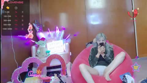 Skinnygirl online show from 05-15-26, 11:56