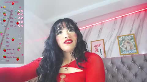 Snapshot of laia_angel_b chatting on 12-19-24, 06:23 Laia online show from 12-19-24, 06:23