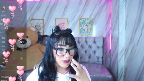 Snapshot of laia_angel_b chatting on 12-28-24, 06:28 Laia online show from 12-28-24, 06:28