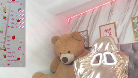 Snapshot of laia_angel_b chatting on 12-31-24, 12:25 Laia online show from 12-31-24, 12:25