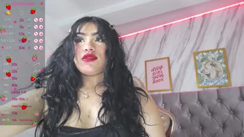 Snapshot of laia_angel_b chatting on 01-12-25, 12:44 Laia online show from 01-12-25, 12:44