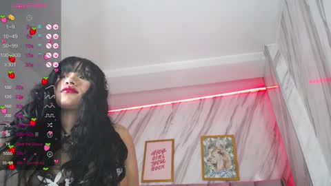 Snapshot of laia_angel_b chatting on 01-24-25, 10:11 Laia online show from 01-24-25, 10:11