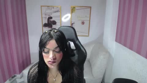 Snapshot of laia_angel_b chatting on 02-23-25, 09:33 Laia online show from 02-23-25, 09:33