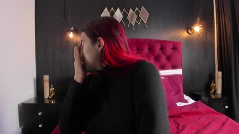 Laia  online show from 11-27-25, 12:18