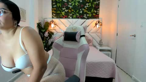 Laia roose  online show from 09-15-25, 11:21
