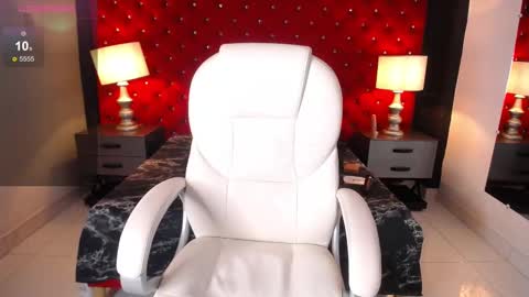 Laila Stilwills online show from 09-10-25, 04:56