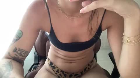 Snapshot of lailayourangel chatting on 12-17-25, 02:34 lailayourangel online show from 12-17-25, 02:34