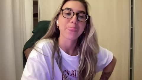 Snapshot of lailayourangel chatting on 12-19-25, 03:02 lailayourangel online show from 12-19-25, 03:02