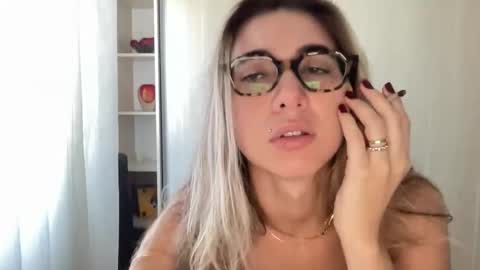 Snapshot of lailayourangel chatting on 01-09-26, 12:41 lailayourangel online show from 01-09-26, 12:41