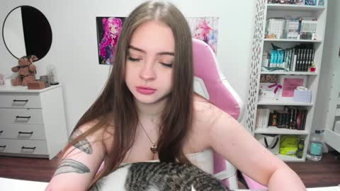 Snapshot of lain__ chatting on 01-14-25, 01:04 Kira online show from 01-14-25, 01:04