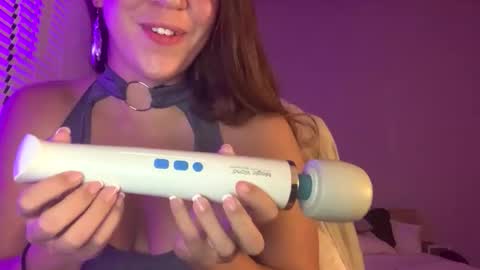 Snapshot of laineylifts chatting on 01-06-26, 03:21 Lainey online show from 01-06-26, 03:21