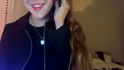 Snapshot of laineylifts chatting on 01-14-26, 04:51 Lainey online show from 01-14-26, 04:51